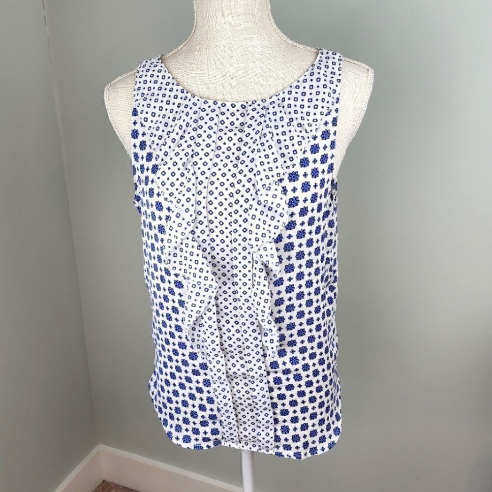 ELLE WOMEN'S SLEEVELESS TOP. BLUE AND WHITE WITH STYLISH RUFFLES SIZE X SMALL